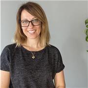 Laureata in Architettura e Ingegneria Edile, insegnante di Topografia e costruzioni